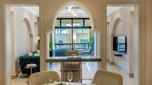 Unclassified image, 4 of 57, button - Durrani Homes - Luxe Living at Souk Al Bahar with Burj Khalifa and partial Fountain view (Dubai)