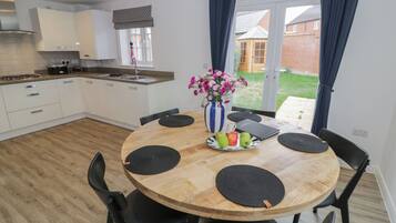 Dishwasher, cookware/dishes/utensils