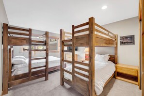 4 bedrooms, Internet, bed sheets