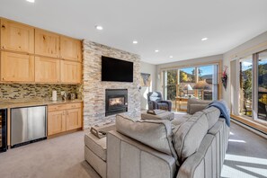 TV, fireplace