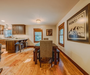 Dining - Spotted Bear Cabin - For 6 (Bigfork)