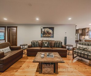 Televisión y oficina 