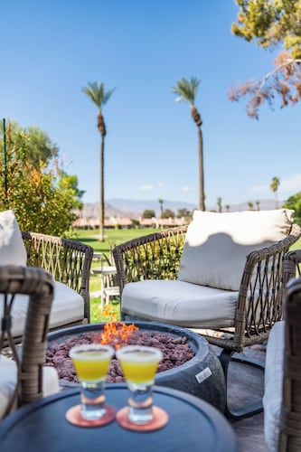 Golf Views, Heated Pools/Spas, Pickleball, Tennis