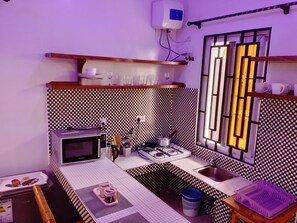 Fridge, microwave, stovetop, electric kettle