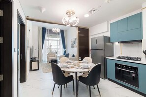 Fridge, microwave, oven, stovetop - StayShort - Flat in Al Barsha Sleeps 2 with private plunge pool! (Al Barsha South)