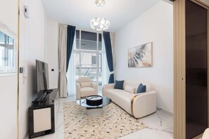 TV - StayShort - Flat in Al Barsha Sleeps 2 with private plunge pool! (Al Barsha South)