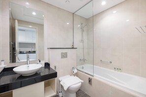Shower, hair dryer, towels