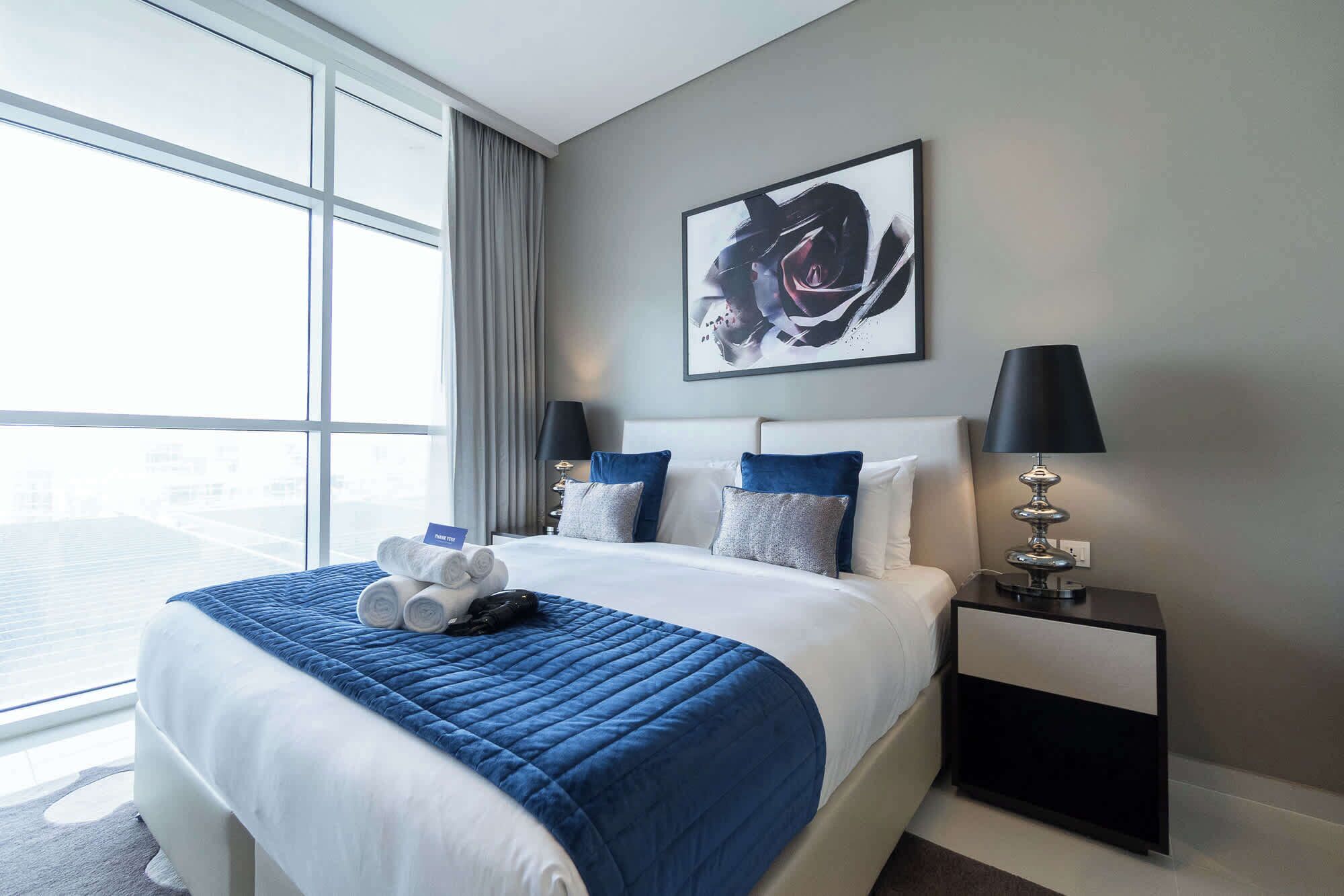 Tabla de planchar con plancha, wifi y ropa de cama 