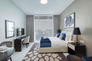 Iron/ironing board, WiFi, bed sheets - StayShort - Damac Hills Studio for 2 people with Pool! (Damac Hills)