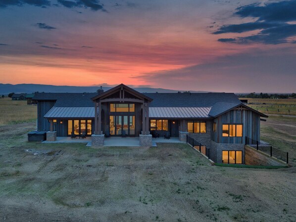Exterior - Luxury Home w/Panoramic Teton Views -  Hot Tub (Driggs)