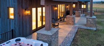 New Luxury 6BR Teton View Lodge - Summer Escape