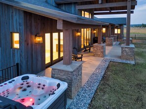 Terrace/patio - Luxury Home w/Panoramic Teton Views -  Hot Tub (Driggs)