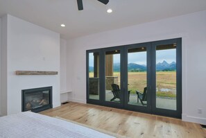 6 bedrooms, iron/ironing board, WiFi, bed sheets