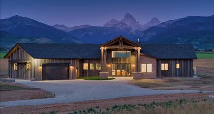 New Luxury 6BR Teton View Lodge - Summer Escape