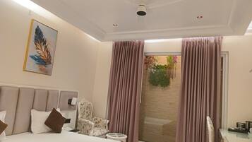 Bureau, fer et planche Ă repasser, Wi-Fi gratuit