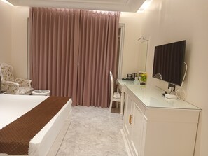 Deluxe-Doppelzimmer | Schreibtisch, Bügeleisen/Bügelbrett, kostenloses WLAN