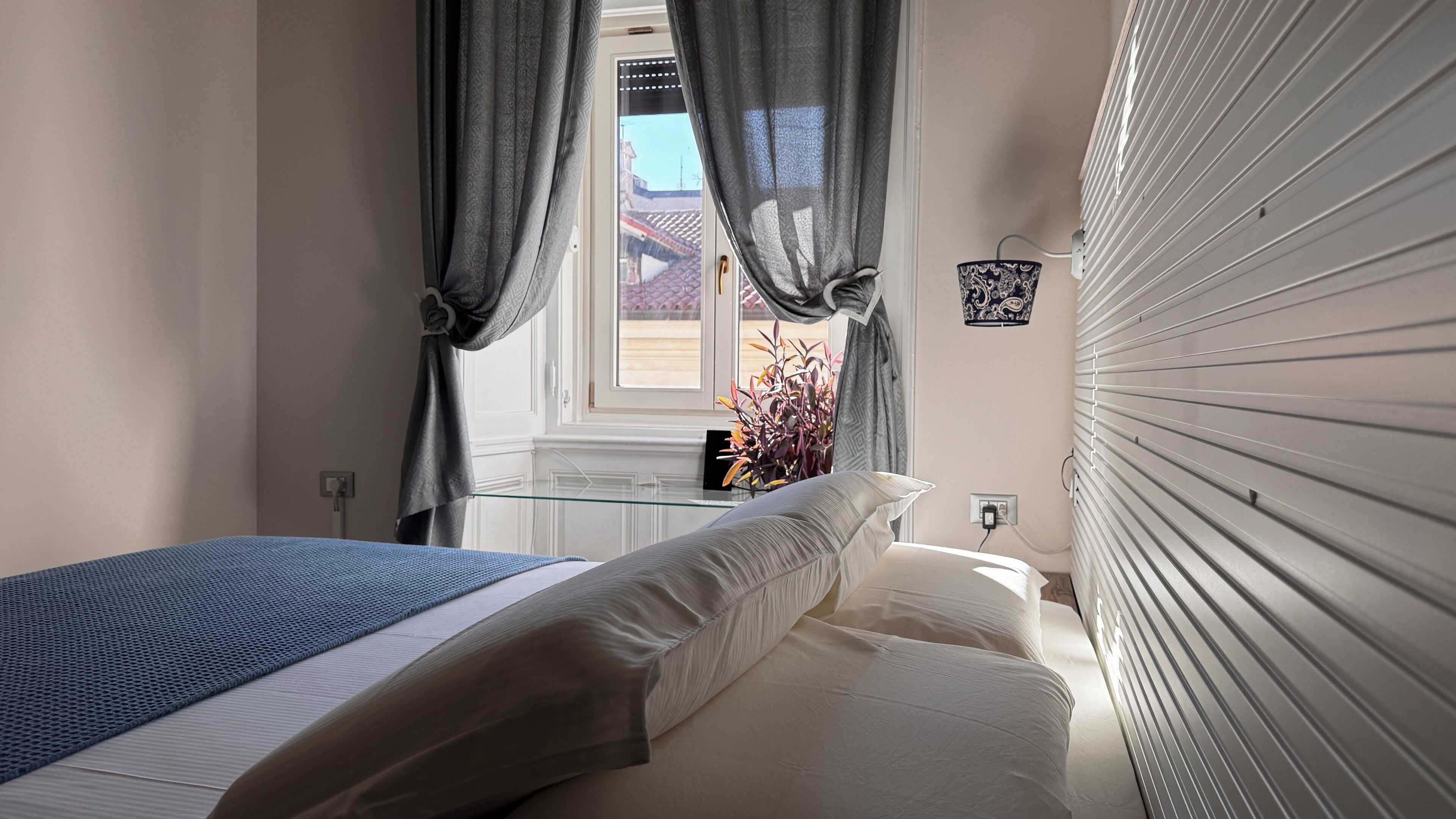 Junior Room, City View | Pillow-top beds, in-room safe, individually furnished, desk