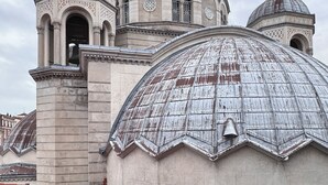 A large building with multiple domes and a red-tiled roof. - Bed & Chic art rooms (Trieste)