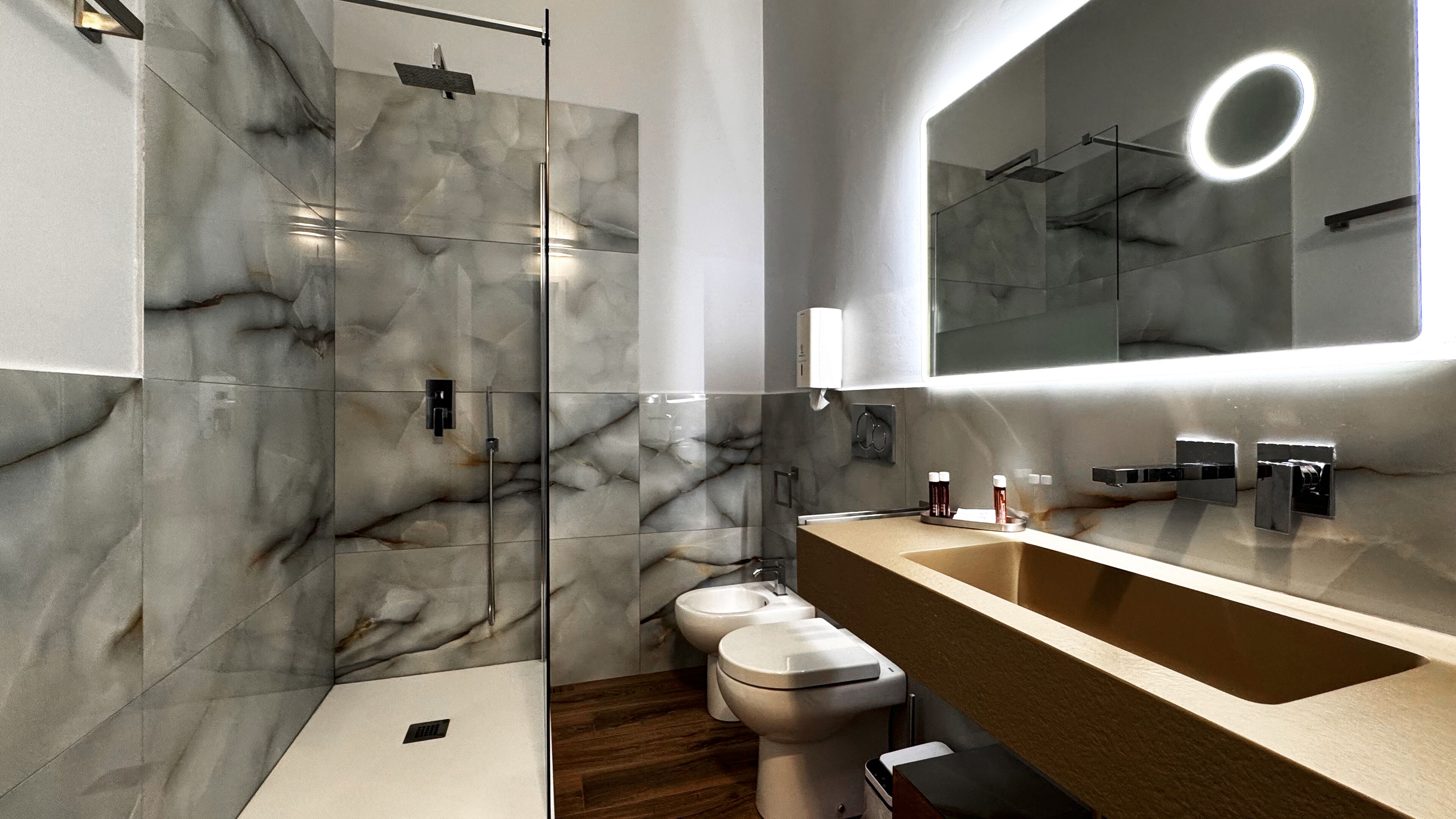 Junior Room, City View | Bathroom | Shower, free toiletries, hair dryer, bidet