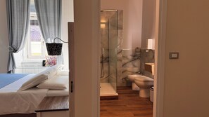 Junior Room, City View | Bathroom | Shower, free toiletries, hair dryer, bidet