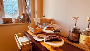 Petit déjeuner buffet servi tous les jours en supplément