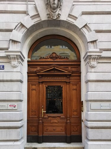 Bed & Chic art rooms