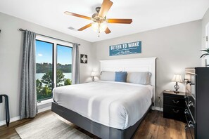 2 bedrooms, iron/ironing board, travel crib, WiFi - Sunsational Views at Anchors Point – For 8 (Kimberling City)