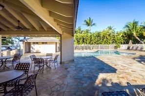 2 outdoor pools