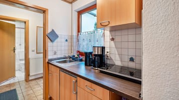 Fridge, stovetop, coffee/tea maker, electric kettle