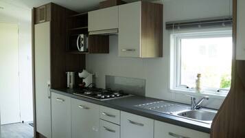 Réfrigérateur, micro-ondes, cafetiÚre/bouilloire, bouilloire électrique