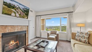 Condo, nhiều giường, ban công (Avila Serenity Suite) | Nội thất