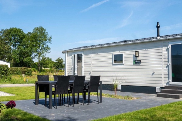 Front with garden of Holiday Park De Zeeuwse Parel - Sunset