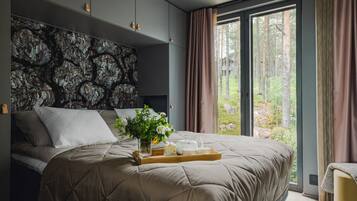 Blackout drapes, soundproofing, iron/ironing board, free WiFi