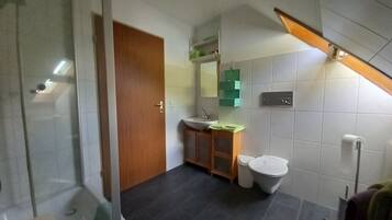 Dusj, hårføner og håndklær