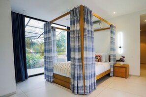 4 bedrooms, iron/ironing board, internet, bed sheets