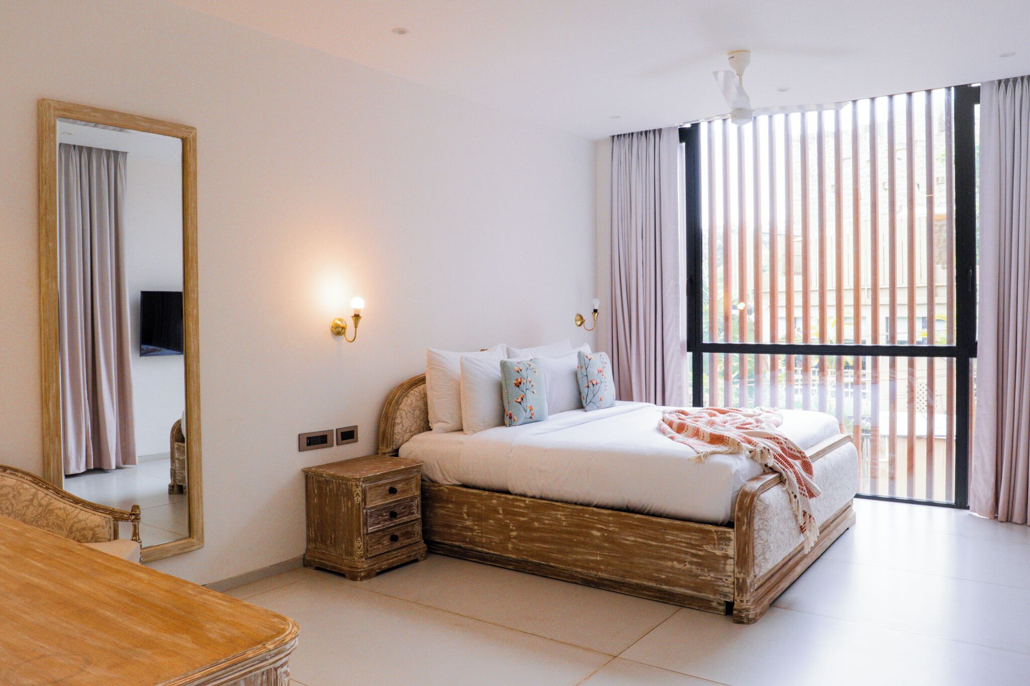 4 habitaciones, tabla de planchar con plancha, internet y ropa de cama 