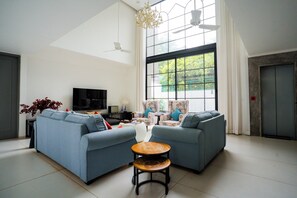 Living area - Santo Sovrano - A Lindsay Manor with Private Pool, Vagator, 1KM from Beach (Vagator)