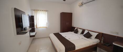 Two-Bedroom Apartment with City View | City view