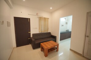 One-Bedroom Apartment with City View | Laptop workspace, free WiFi, bed sheets - JR Service Apartment  (Coimbatore)