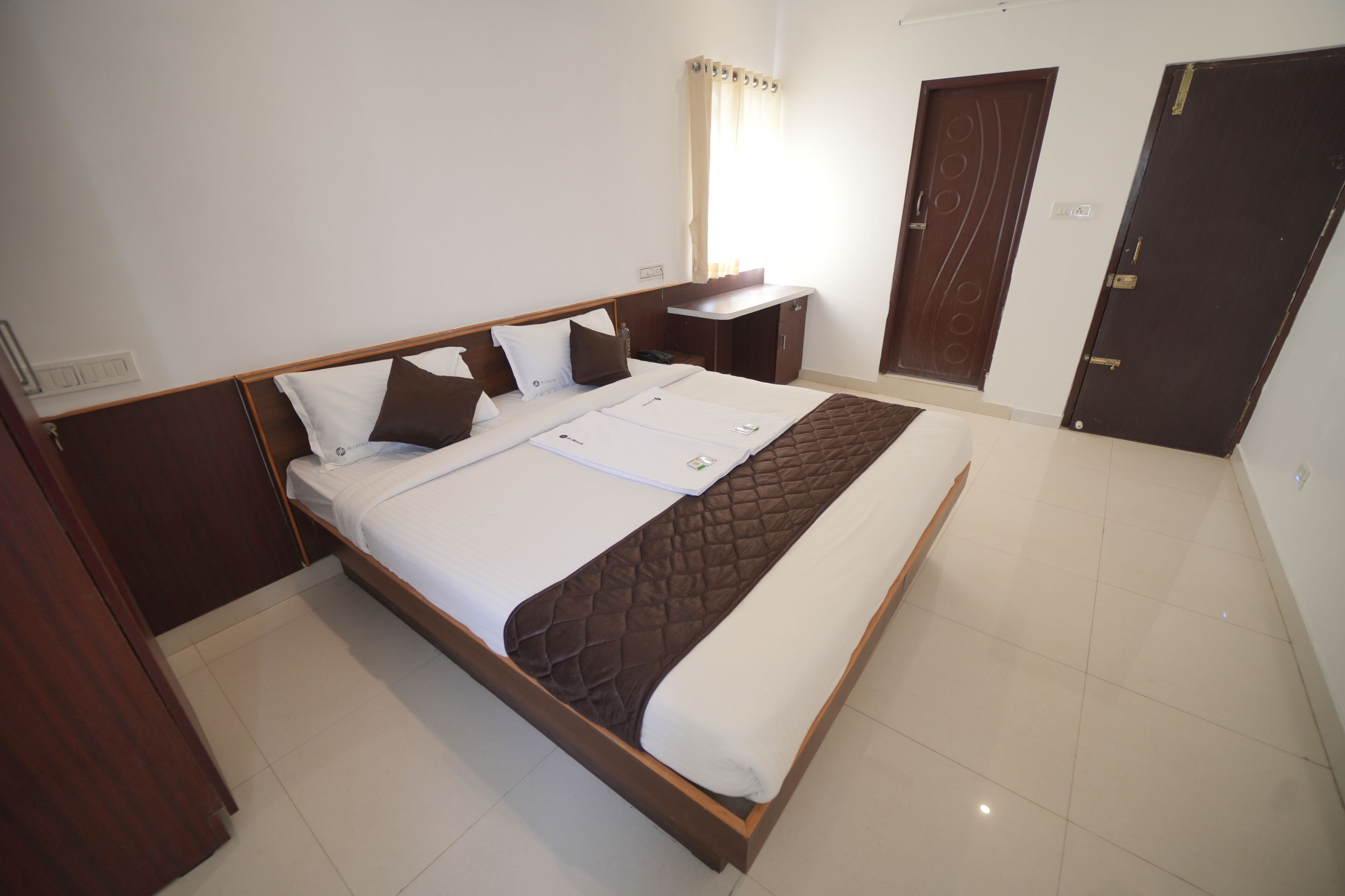 Two-Bedroom Apartment with City View | Laptop workspace, free WiFi, bed sheets