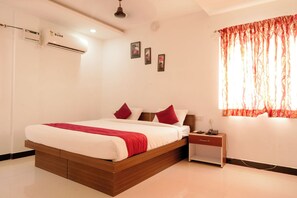 مساحة عمل للكمبيوتر المحمول وواي فاي مجانًا وملاءات أسرّة