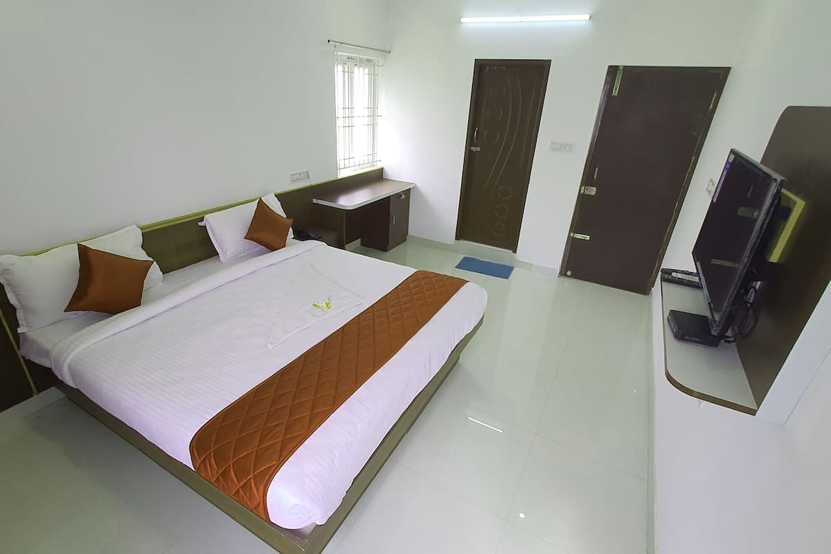 مساحة عمل للكمبيوتر المحمول وواي فاي مجانًا وملاءات أسرّة