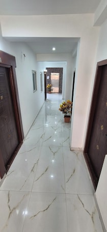 Ascensor. JR Service Apartment