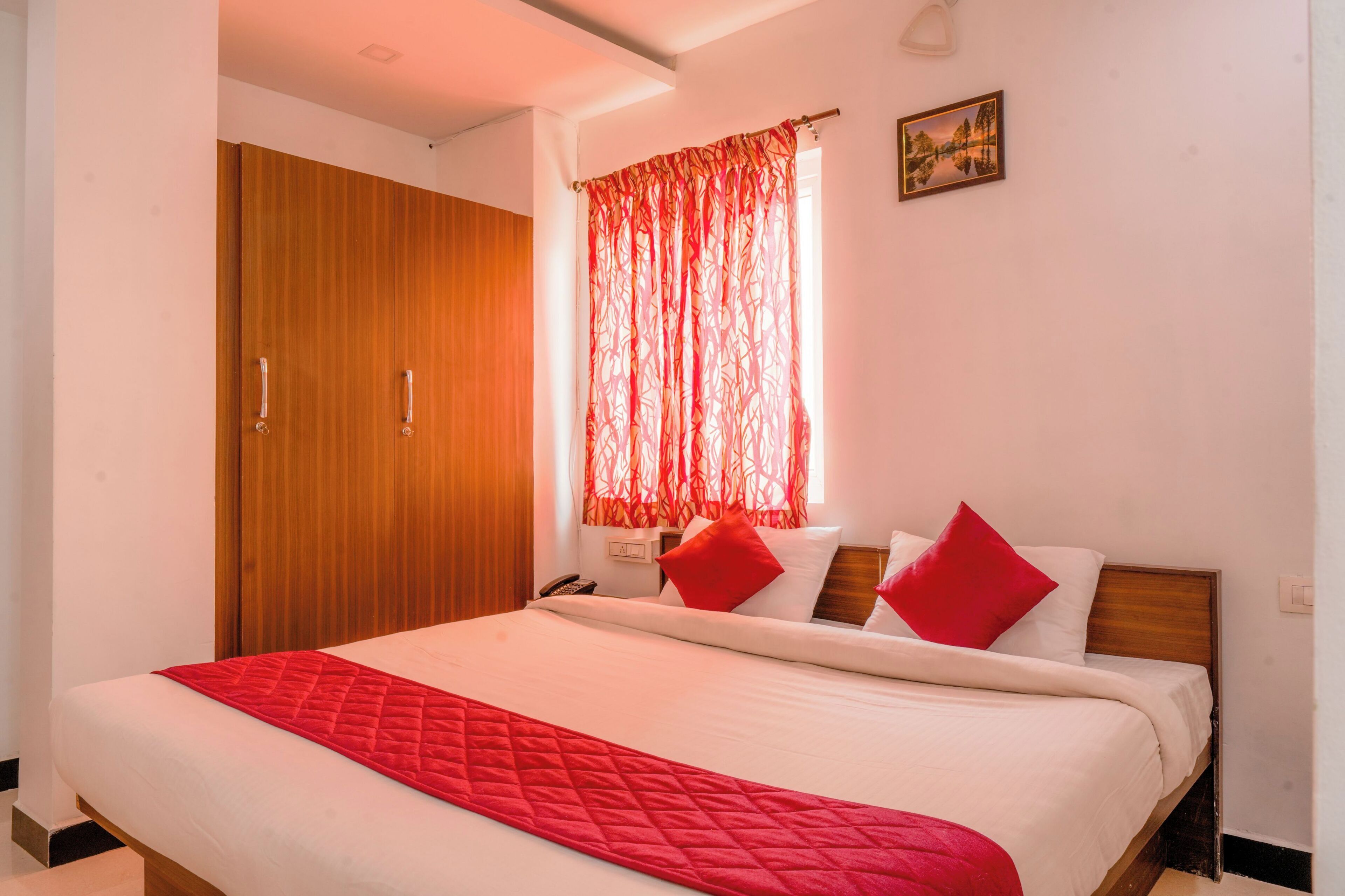 Espacio para trabajar con laptop, wifi gratis y ropa de cama 