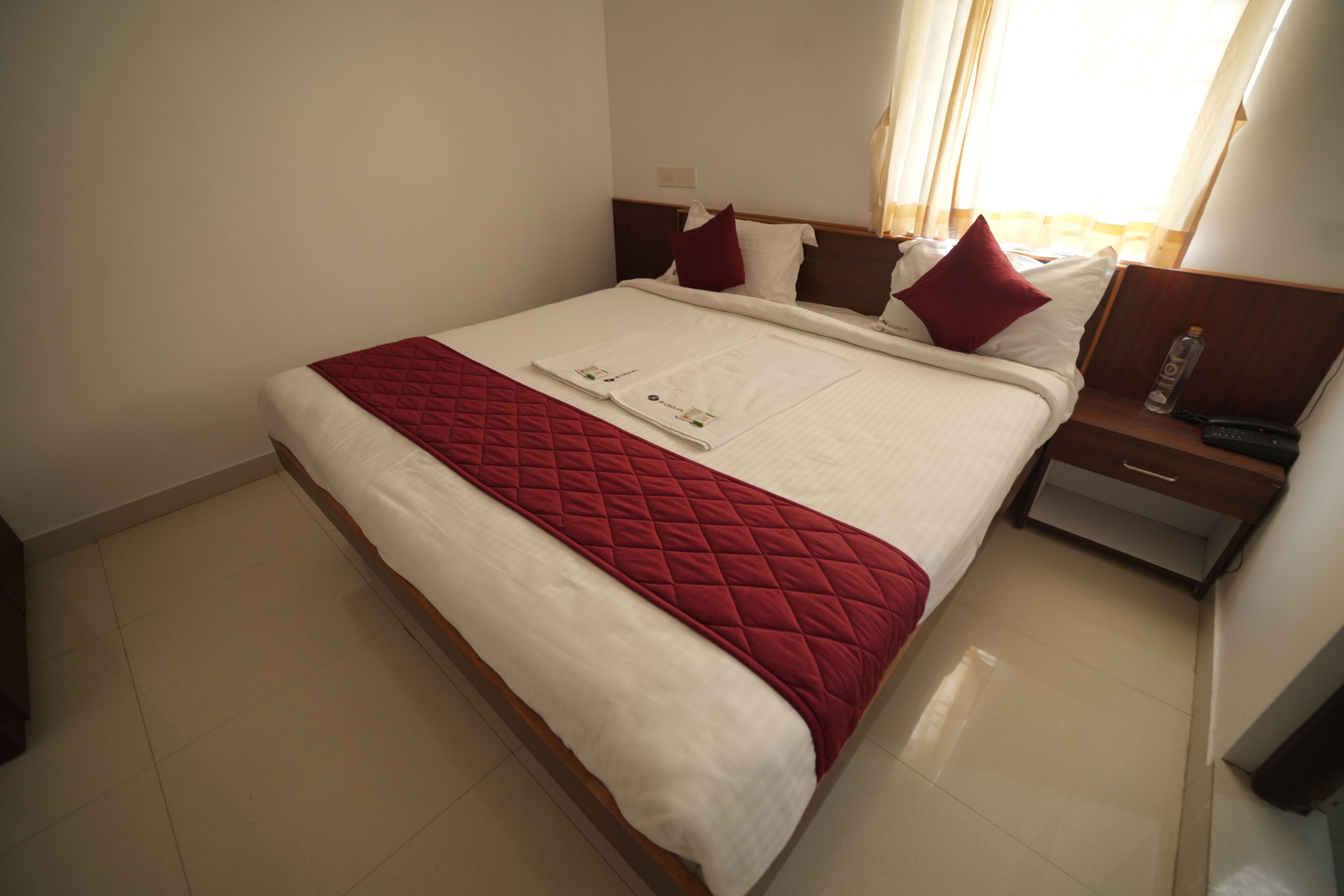 Apartamento Deluxe | Espacio para trabajar con un portátil, wifi gratis, ropa de cama