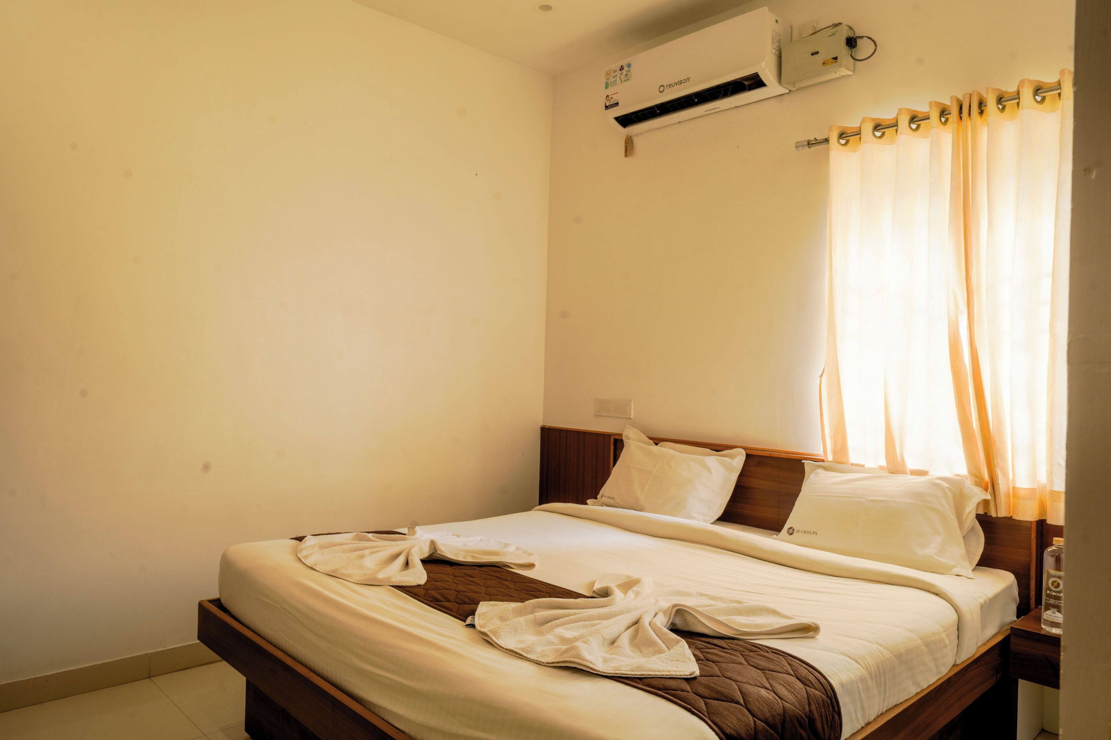 Two-Bedroom Apartment with City View | Air conditioning