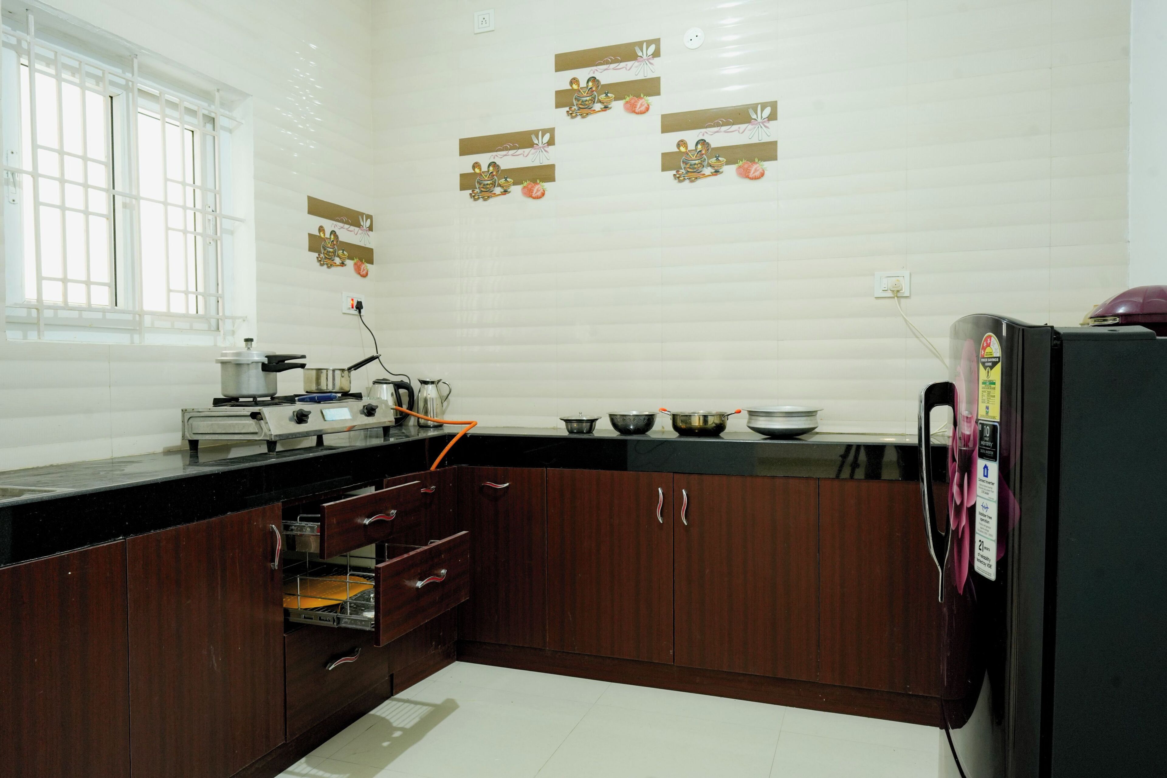 One-Bedroom Apartment with City View | Private kitchen