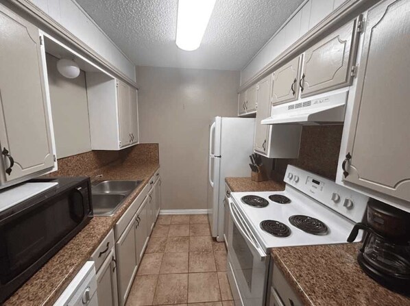Fridge, microwave, stovetop, dishwasher