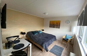 1 bedroom, free WiFi, bed sheets