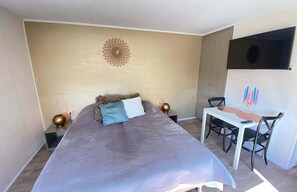 1 bedroom, free WiFi, bed sheets